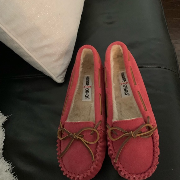 Minnetonka Women's Cally Slipper Red **Sold** - Picture 7 of 7